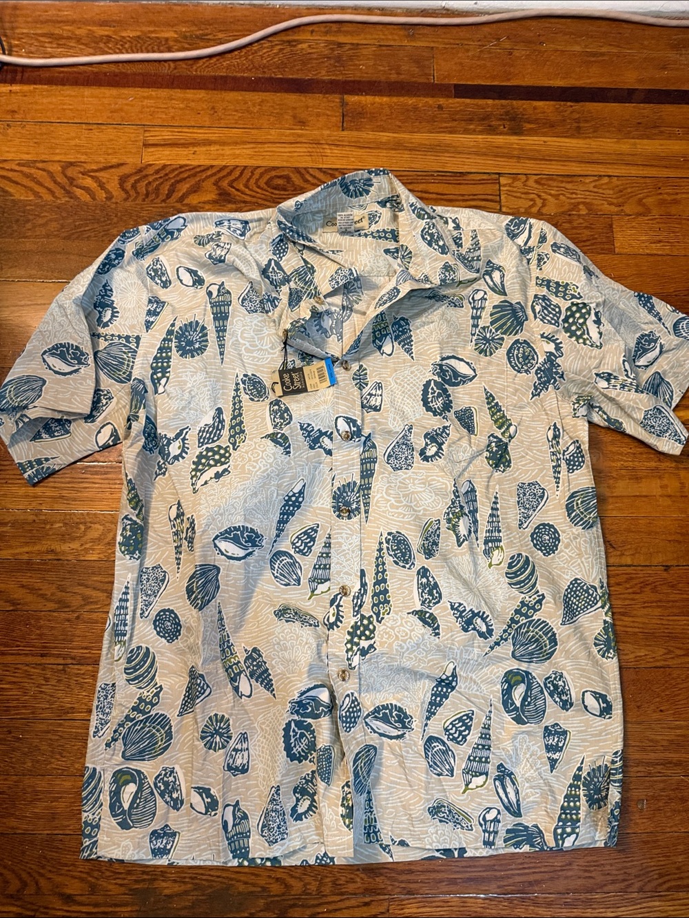UNISEX Casual Short-Sleeve Button-Down Shirt in Blue Shell Print